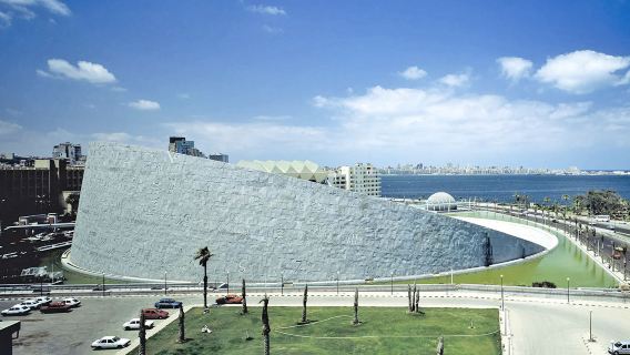 Highlights of Alexandria: Exploring Qaitbay Fort and Bibliotheca Alexandrina 