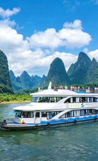 Guilin Yangshuo Li River Four-Star Cruise Half-Day Tour: Optional English-speaking driver service + Hotel pick-up and transfer to the pier + 4-hour cruise experience + Buffet lunch on board + Cruise to view the 20-yuan RMB note backdrop and Nine Horses Mountain.