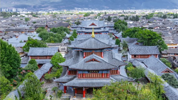 Yunnan, Lijiang : Transfert aller simple/voiture avec chauffeur personnalisée/guide touristique et accompagnateur local multilingue/visite autoguidée
