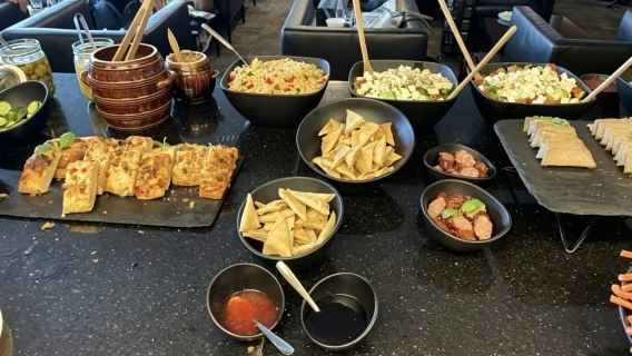 Voucher para o Lounge VIP no Aeroporto Nicolau Copérnico de Wrocław, Polônia | Lounge VIP do Aeroporto WRO | Espera/Transferência/Buffet | Viagem confortável