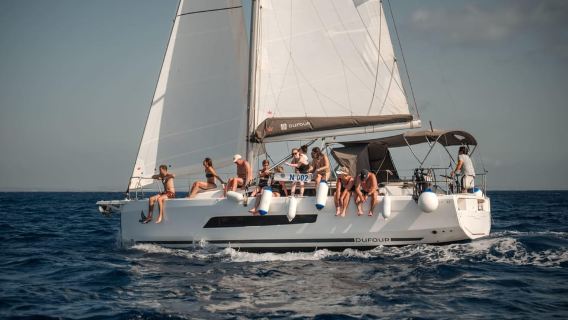 From Trapani: Full-Day Sailboat Trip to Favignana & Levanzo