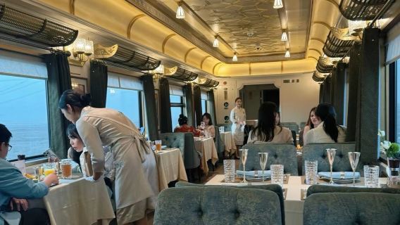 Kereta Api Mewah Tibet 'Jalan Syurga Indah' Lhasa dan Tasik Namtso - Perkhidmatan butler dengan penerangan berpandu untuk pelancongan keluarga dan persaraan