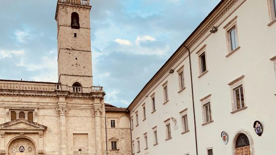 Ascoli Piceno Hoogtepunten Audioreis: Middeleeuwse Schatten en Renaissance Pracht