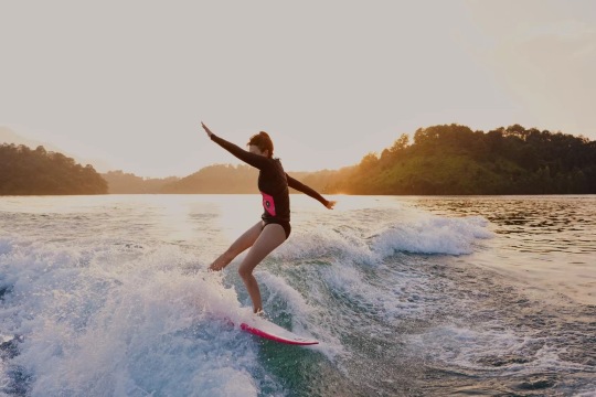 浙江杭州千島湖尾波衝浪體驗 上海蘇州南京杭州造浪艇出海衝浪教學拼船包船尾波衝浪【百萬造浪艇+三亞實體店+專業教練+包船教學】