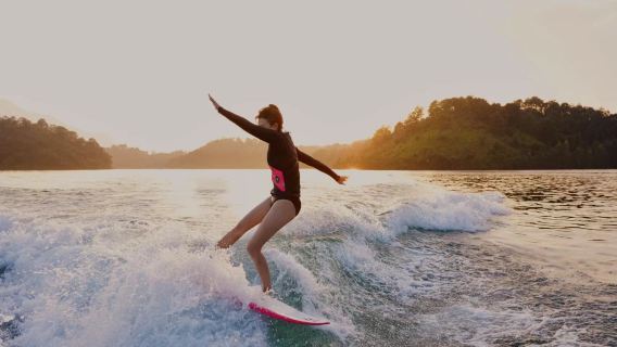 浙江杭州千島湖尾波衝浪體驗 上海蘇州南京杭州造浪艇出海衝浪教學拼船包船尾波衝浪【百萬造浪艇+三亞實體店+專業教練+包船教學】