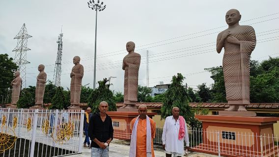 Ab Varanasi: Geführte Bodhgaya-Tour am selben Tag mit dem Auto