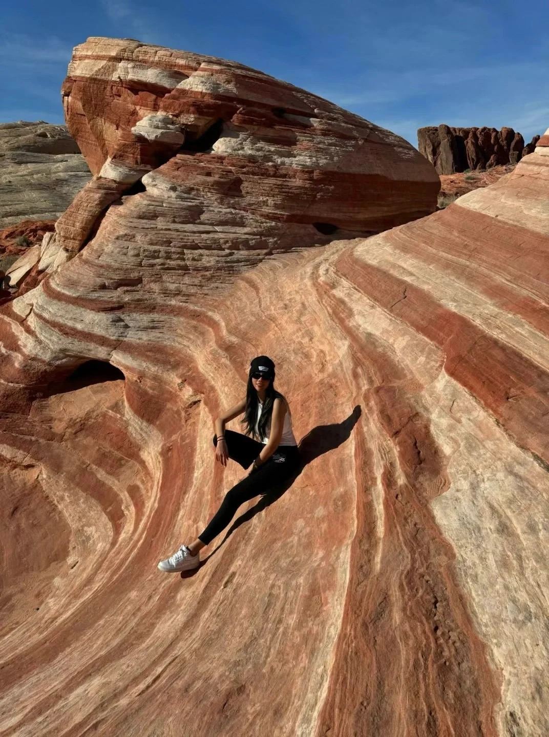 美國拉斯維加斯來回火焰谷+七彩石一日遊包車【真好喲】