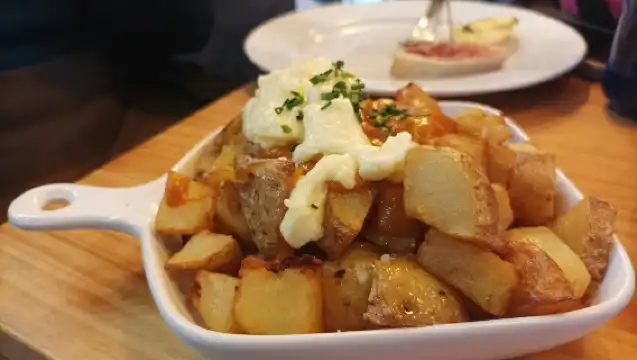 Valencia Traditional Food Tour with Four Tastings