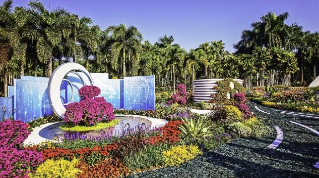 深圳歡樂海岸奇夢館 蓮花山公園 甘坑古鎮一日游
