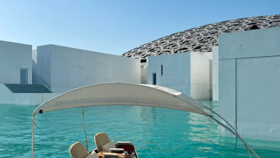 ルーヴル・アブダビ電動ボート体験