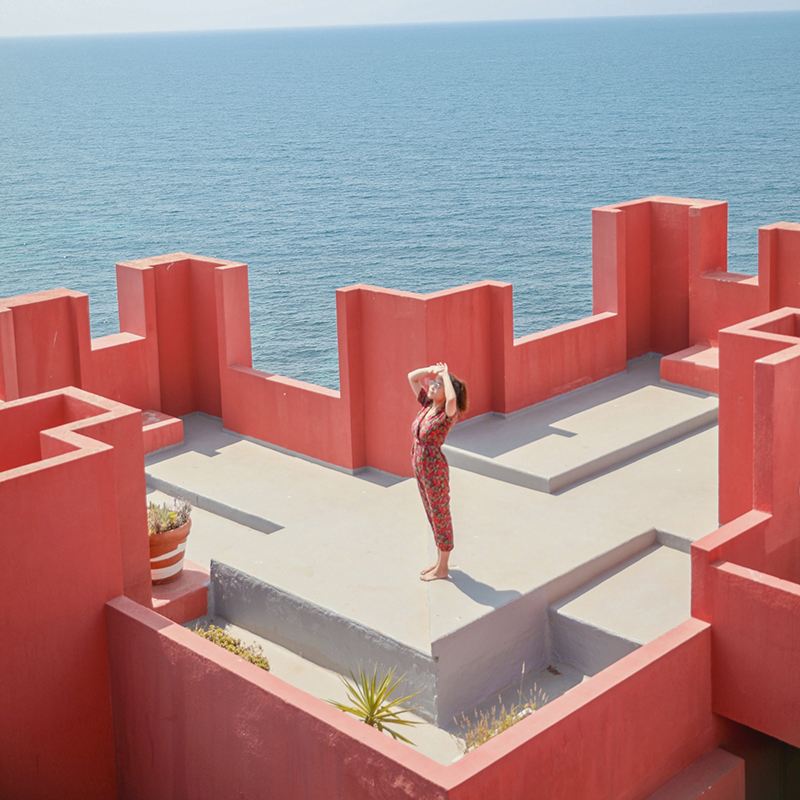 Fotoshoot bij La Muralla Roja in Calpe, Spanje[Spaanse Rode Muur fotograaf trouwfoto's reisfotografie vakantie reizen fotoshoot]
