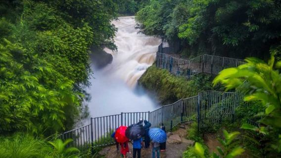 Pokhara: Halbtagestour zu Devis Fall, Höhle und Pagodenhügel