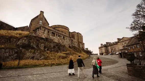 Edinburgh Castle: VIP Early Access & Royal Mile & Holyrood