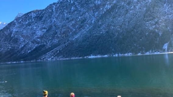 Get the cool Kick: Ice bathing in the mountain lake