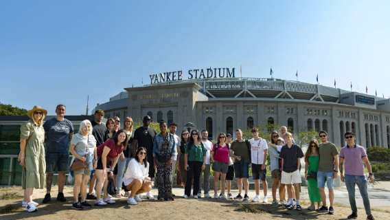 Perjalanan Melalui Masa Lalu dan Masa Kini New York