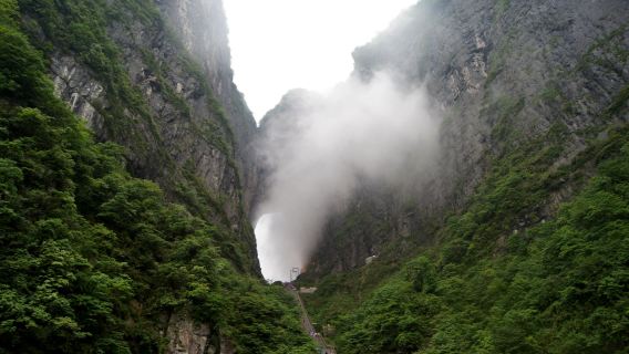Layanan Masuk Tanpa Antri Tur Harian Taman Hutan Nasional Gunung Tianmen (Pemandu Multibahasa Tersedia)