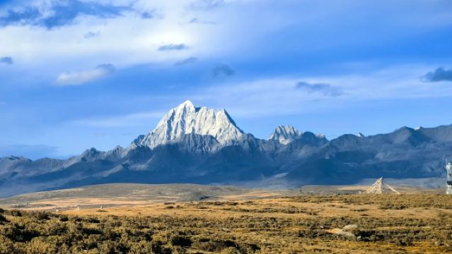 新都橋包車一日遊【新都橋 魚子西 塔公草原 墨石公園】