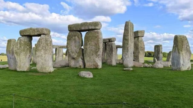 Tur Eksplorasi Stonehenge & Avebury (Berangkat dari London): Paket tersedia