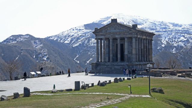 Eriwan, Armenien: Sewansee + Kloster Geghard + Tempel von Garni