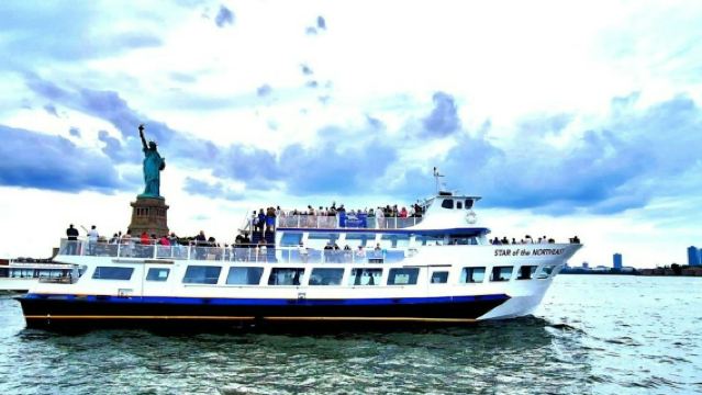 New York: Statue of Liberty & East River Guided Sightseeing Cruise