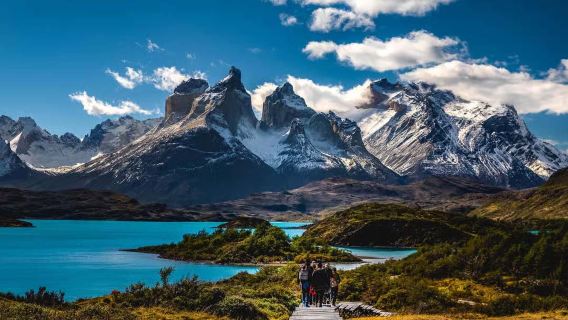 Turis perjalanan satu hari ke Taman Nasional Torres del Paine dari El Calafate, Argentina