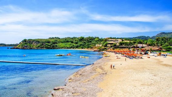 Perjalanan Sehari ke Pantai St. Nicholas dengan Makan Siang & Naik Perahu Pisang