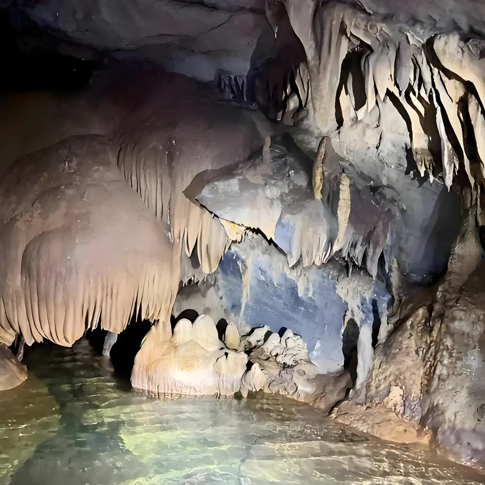 陽朔月亮水岩・地心洞窟探検アドベンチャー | Trip.com