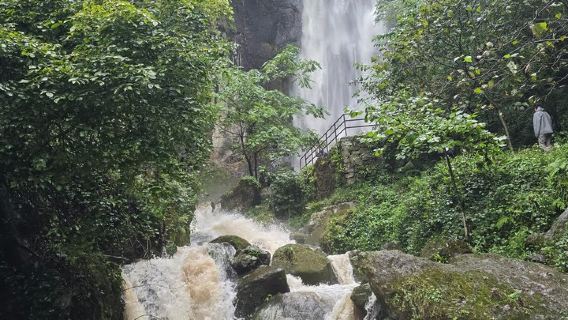 Tour privato di un'intera giornata da Batumi alle cascate