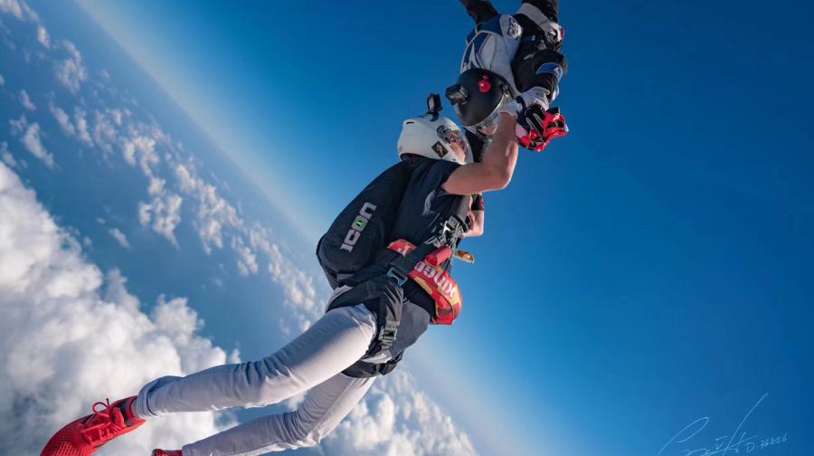 成都洛帶跳傘旅遊 四川成都洛帶龍泉跳傘基地4500米雙人高空跳傘【4500米自由落體+專業高清攝像+視頻剪輯】