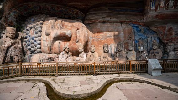 Частный однодневный тур по местам Всемирного наследия Чунцина: наскальные рисунки Дацзу и гора Баодин