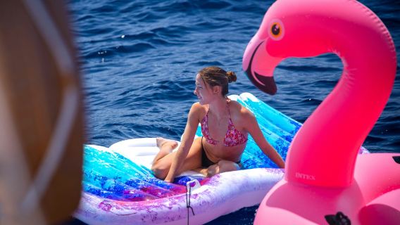 Barcelona: Sailing + Snorkeling + Drinks