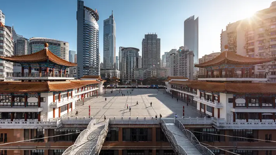 4-Hour Charming Chongqing Night: Personalized Private Tour and BBQ Dinner