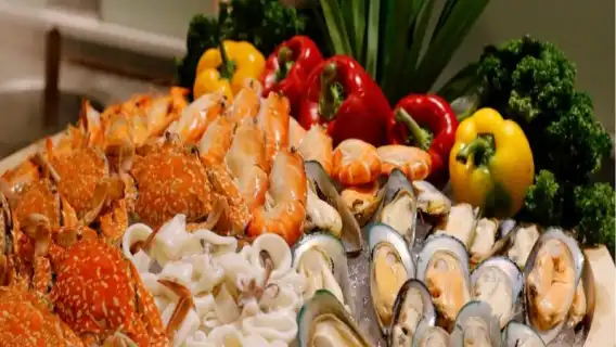 泰國曼谷彩虹雲霄酒店82層水晶燒烤自助餐36137