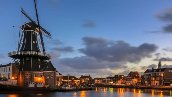 Haarlem: Sightseeing Canal Cruise through the City Center