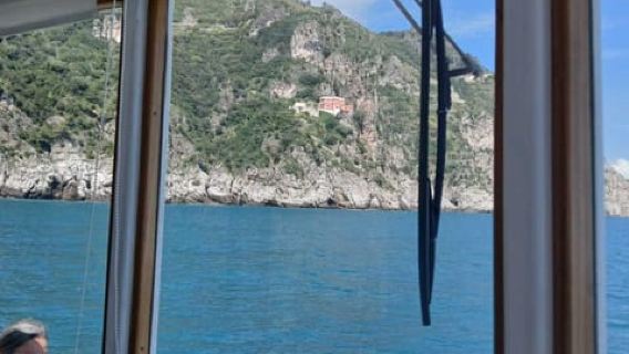 Salerno: Amalfiküsten-Kreuzfahrt mit Mittagessen, Aperitif und Schwimmen