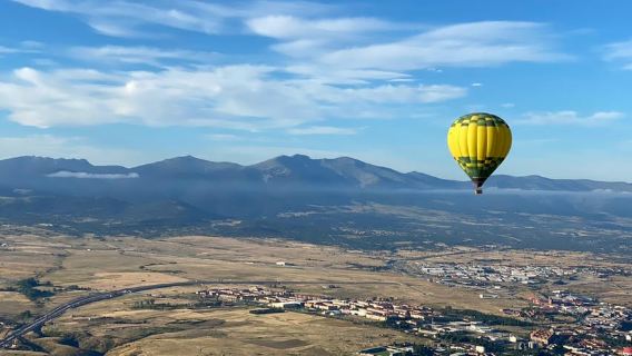 Ségovie : vol en montgolfière avec pique-nique et vidéo d'activités