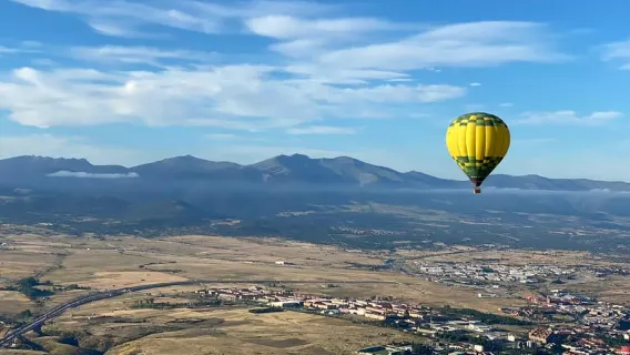 Segovia: giro in mongolfiera con picnic e video di attività