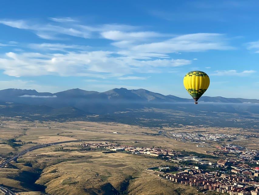 เซโกเวีย: ขึ้นบอลลูนลมร้อนพร้อมปิกนิกและวิดีโอกิจกรรม