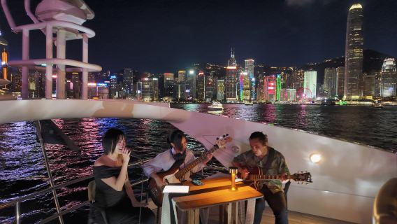 Du thuyền sang trọng kiểu Anh tại Vịnh Star - 70 phút thưởng thức trà chiều Ý đẳng cấp Blue Ribbon + đồ uống không giới hạn + quà lưu niệm | Biểu diễn âm nhạc trực tiếp đặc biệt