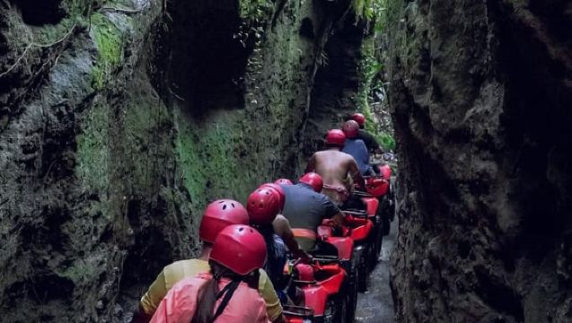 ทัวร์ขี่ควอดไบค์ในอูบุด พร้อมน้ำตก อุโมงค์ยาว และอาหารกลางวัน