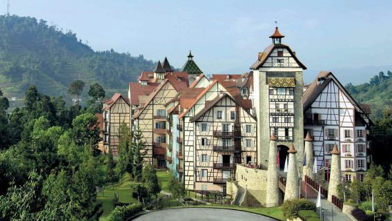 Tour giornaliero alle Grotte di Batu, Colmar Bukit Tinggi e Villaggio Giapponese da Kuala Lumpur