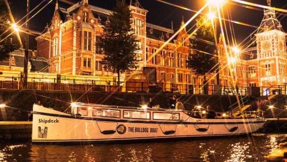 Amsterdam: Winter Bulldog Smoking Cruise + Drinks