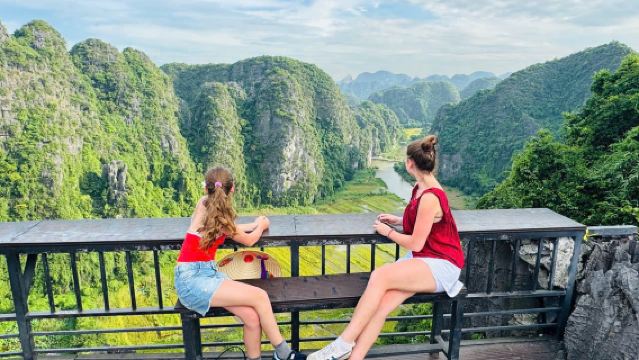 Van Hanoi: Exclusieve Privé groepstour naar Hoa Lu, Tam Coc & Mua Caves Uitzichtpunt