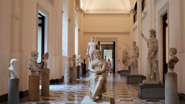 Lawatan sehari di Naples + Bandar Purba Pompeii + Bandar Naples