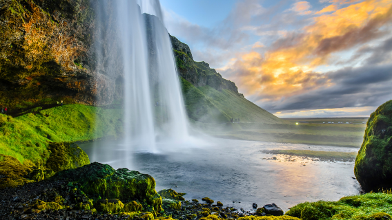 Excursión de un día por la costa sur de Islandia: Cascada del Arcoíris + Cascada de Seljalandsfoss + Reynisfjara Beach + Glaciar