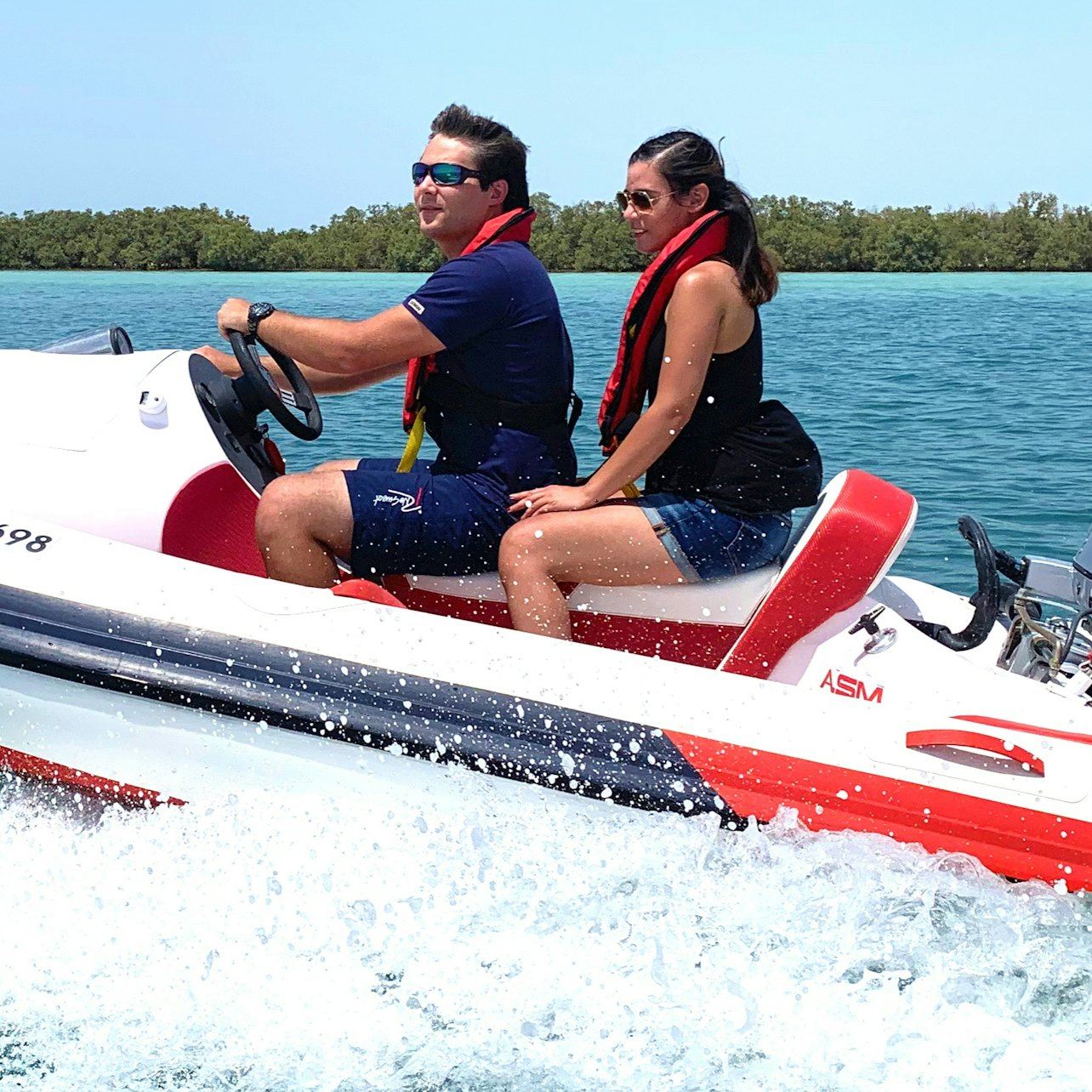 Abu Dabi: Tour en lancha rápida de autoconducción Rhino Rides