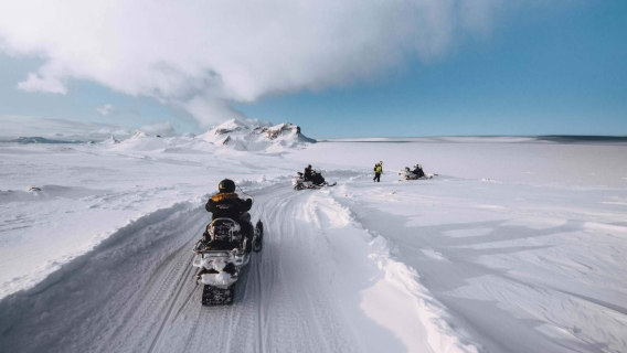 Tour en superjeep y moto de nieve por el Círculo Dorado de Islandia con traslados incluidos