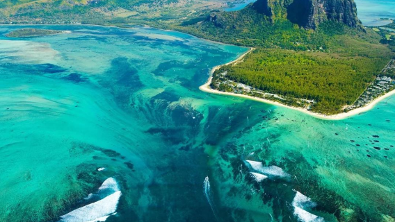 毛里求斯包車一日遊 – 追海豚+藍灣/塞爾夫島