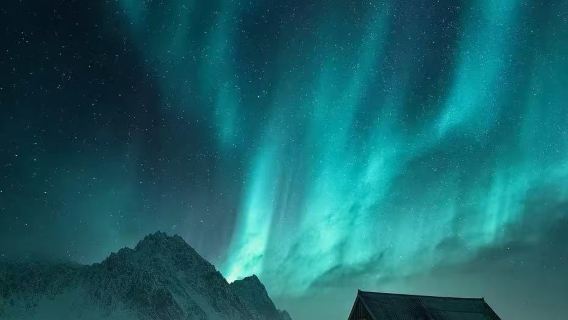 【アイスランド スナイフェルス半島 ブディル チャーチ・ゲーム・オブ・スローンズ キルキュフェトル山 滝 オーロラ狩り 貸切チャーター 日帰りツアー】