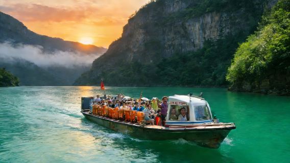 Beijing Private Tour to Badaling Great Wall & Longqing Gorge with Vip Pass and Boat Ride